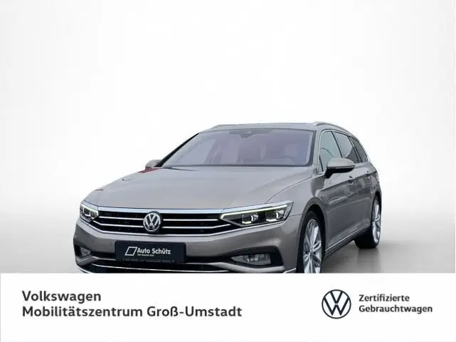 Photo 1 : Volkswagen Passat 2019 Essence