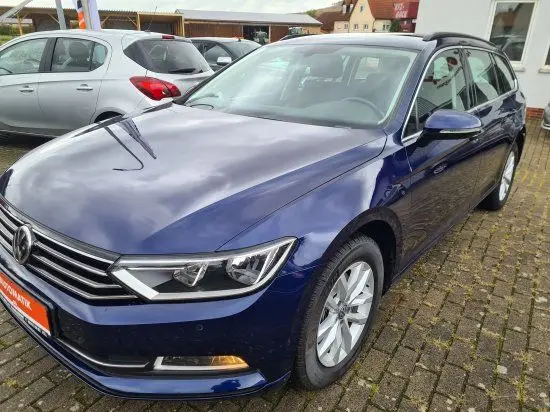 Photo 1 : Volkswagen Passat 2017 Petrol