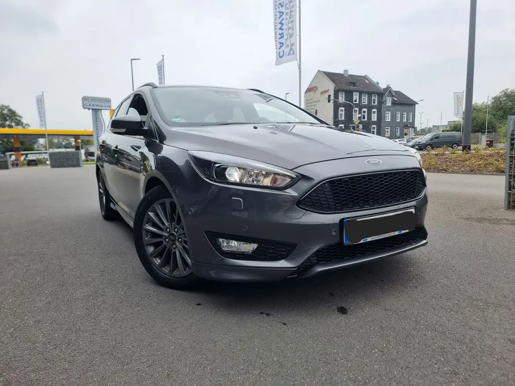 Photo 1 : Ford Focus 2017 Petrol