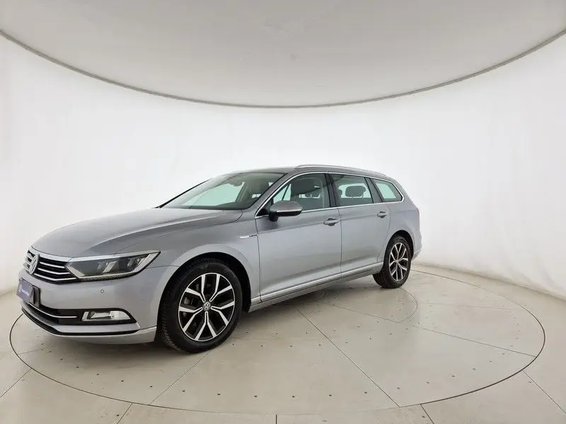 Photo 1 : Volkswagen Passat 2018 Autres