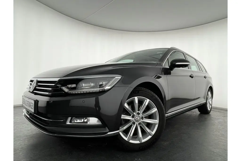 Photo 1 : Volkswagen Passat 2019 Petrol