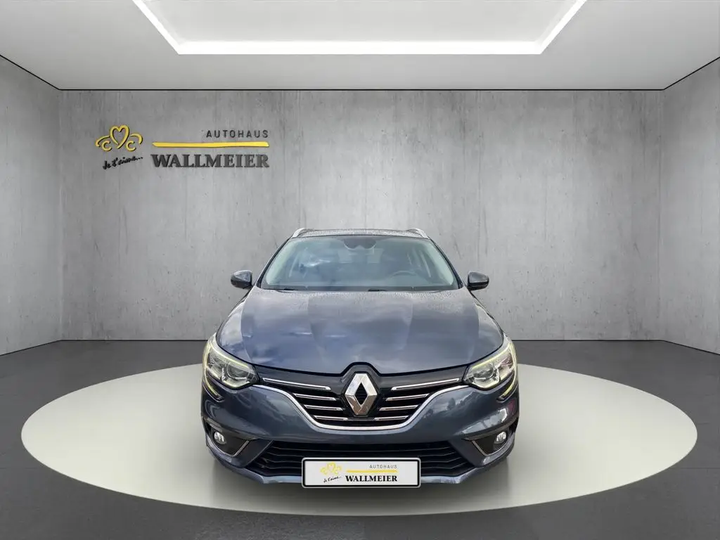 Photo 1 : Renault Megane 2017 Essence