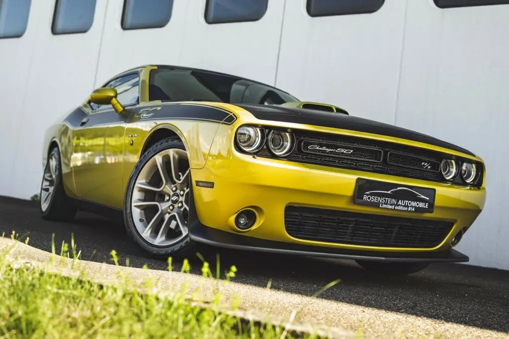 Photo 1 : Dodge Challenger 2020 Essence