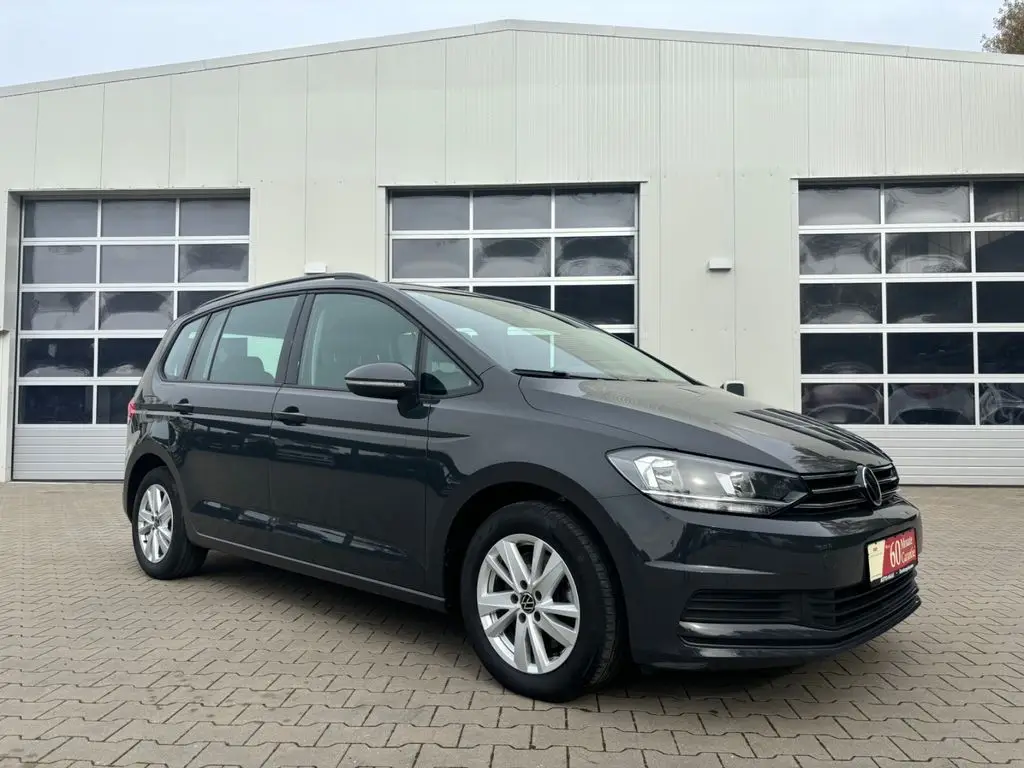 Photo 1 : Volkswagen Touran 2020 Petrol