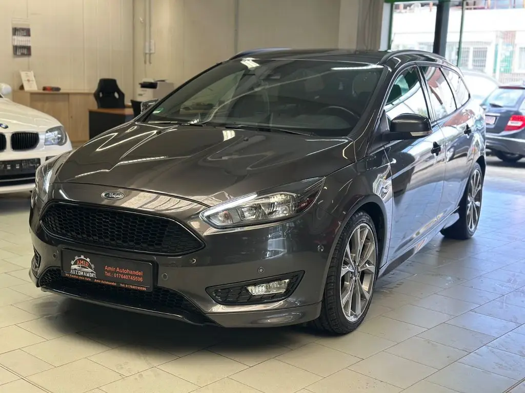 Photo 1 : Ford Focus 2018 Petrol