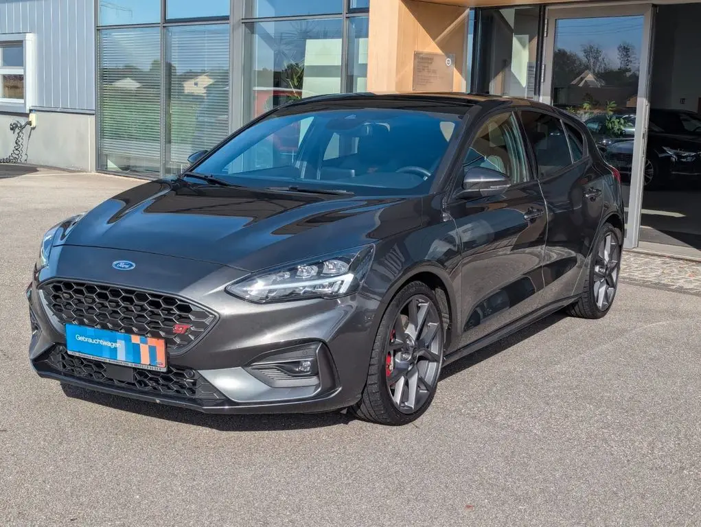 Photo 1 : Ford Focus 2019 Petrol