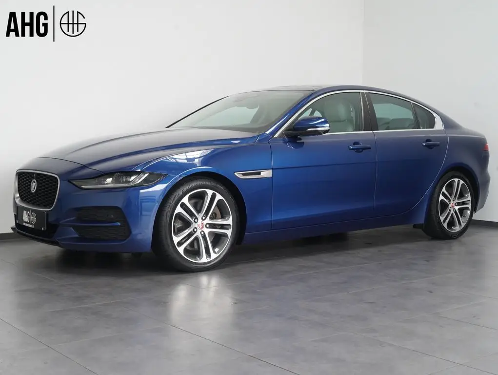 Photo 1 : Jaguar Xe 2021 Petrol