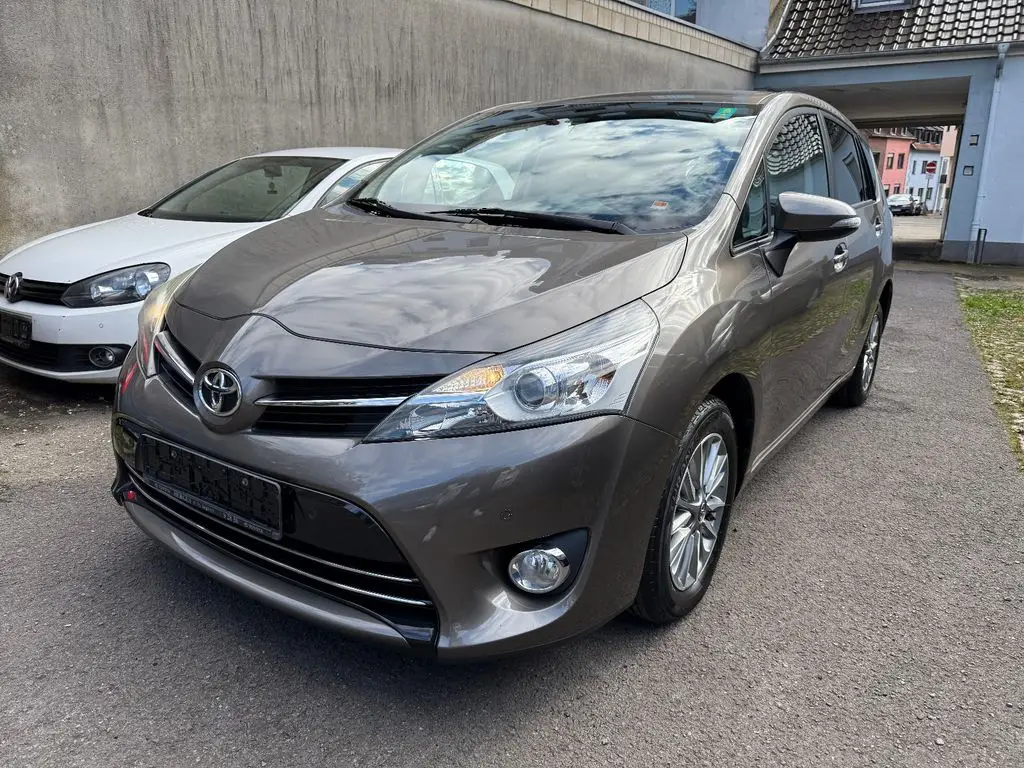 Photo 1 : Toyota Verso 2016 Diesel