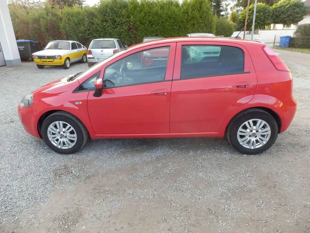 Photo 1 : Fiat Punto 2018 Petrol