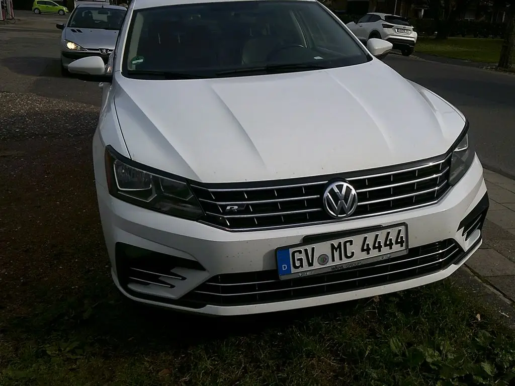 Photo 1 : Volkswagen Passat 2018 Petrol