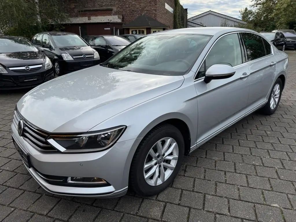 Photo 1 : Volkswagen Passat 2015 Petrol