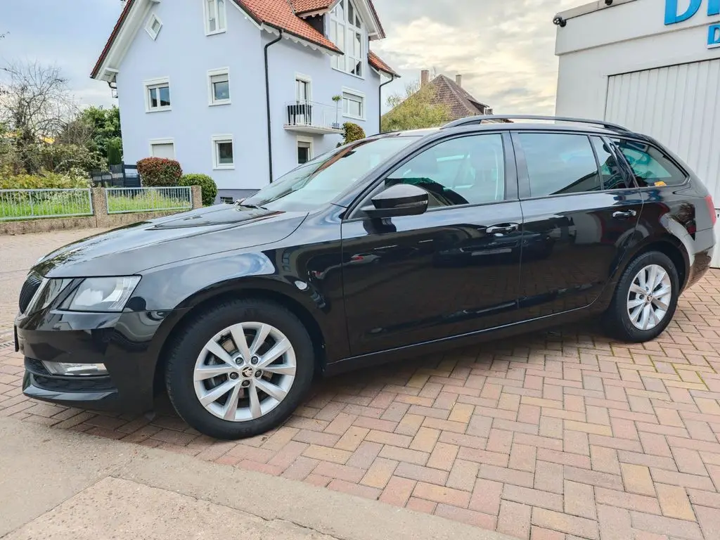 Photo 1 : Skoda Octavia 2019 Others