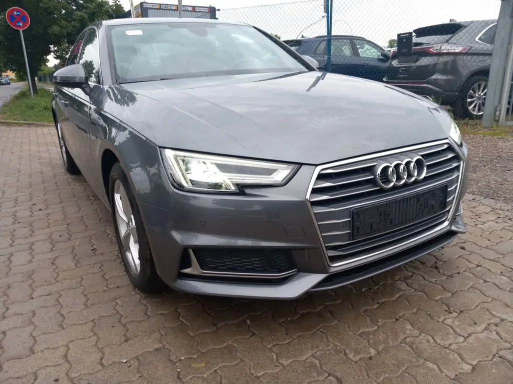 Photo 1 : Audi A4 2019 Petrol