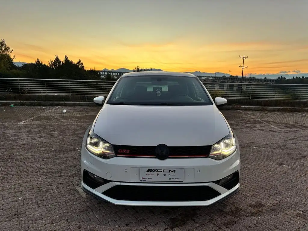 Photo 1 : Volkswagen Polo 2017 Petrol