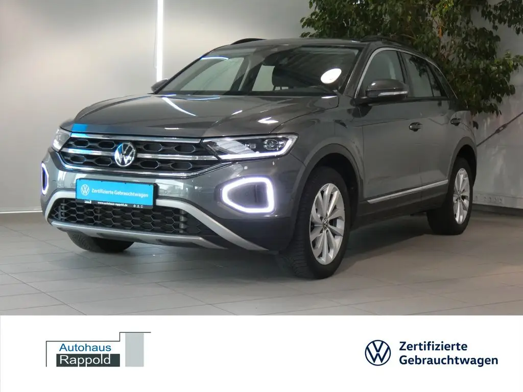 Photo 1 : Volkswagen T-roc 2023 Essence