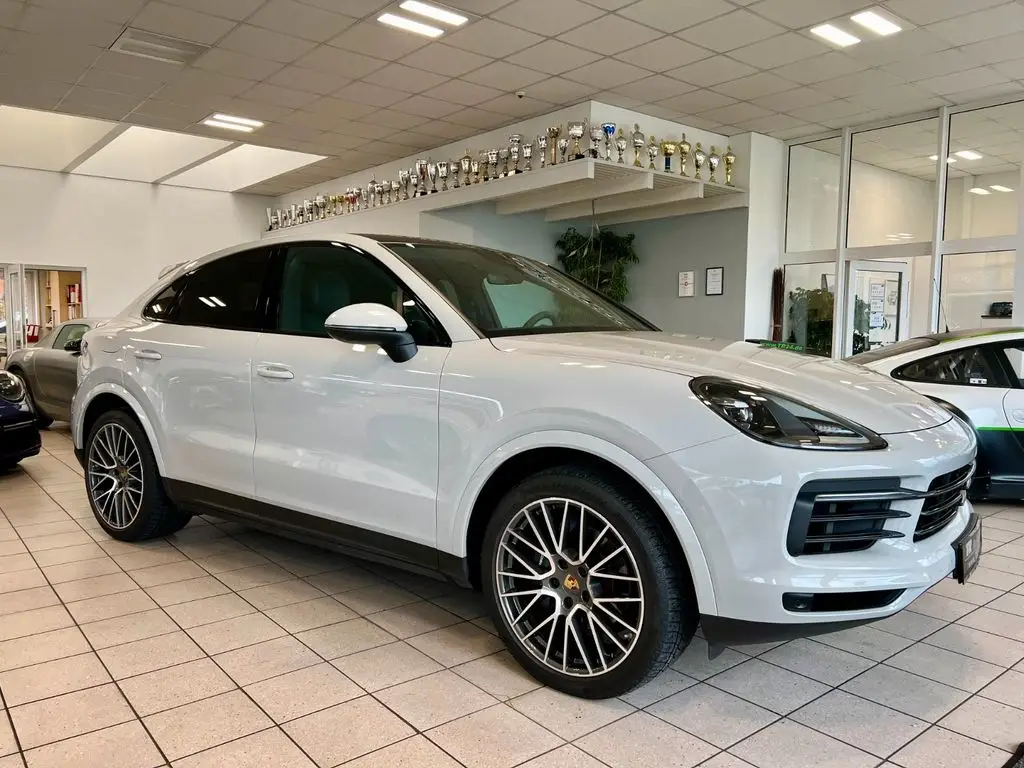 Photo 1 : Porsche Cayenne 2022 Petrol