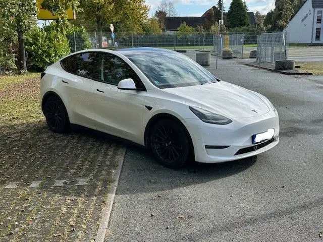 Photo 1 : Tesla Model Y 2023 Non renseigné