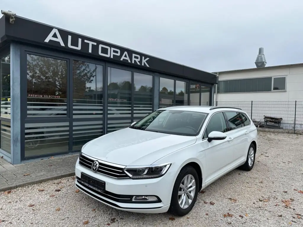 Photo 1 : Volkswagen Passat 2016 Essence