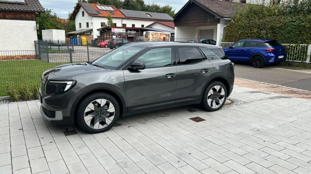 Photo 1 : Ford Explorer 2024 Non renseigné