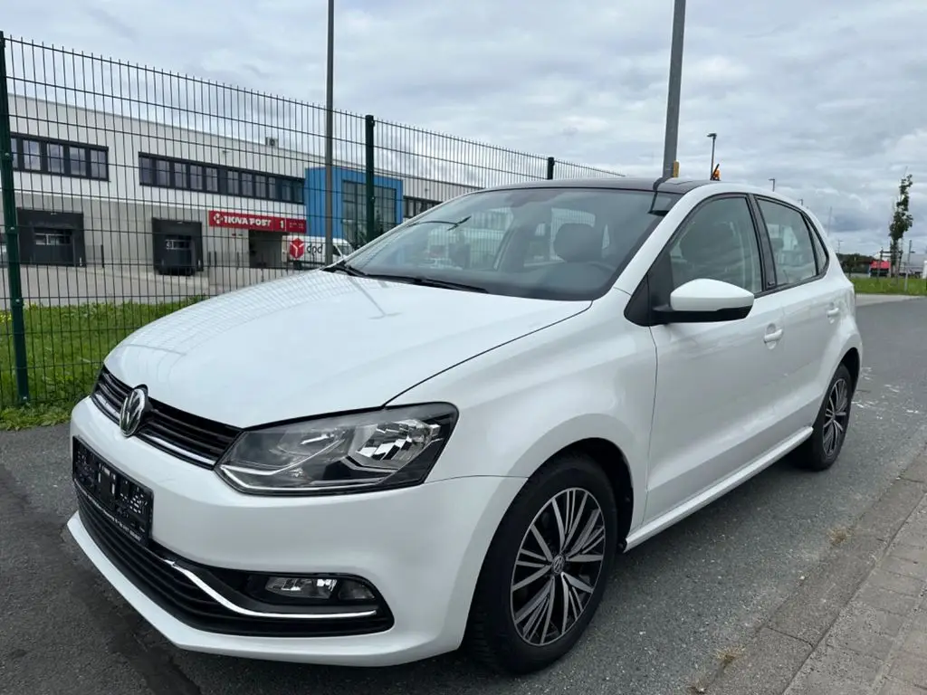 Photo 1 : Volkswagen Polo 2016 Petrol