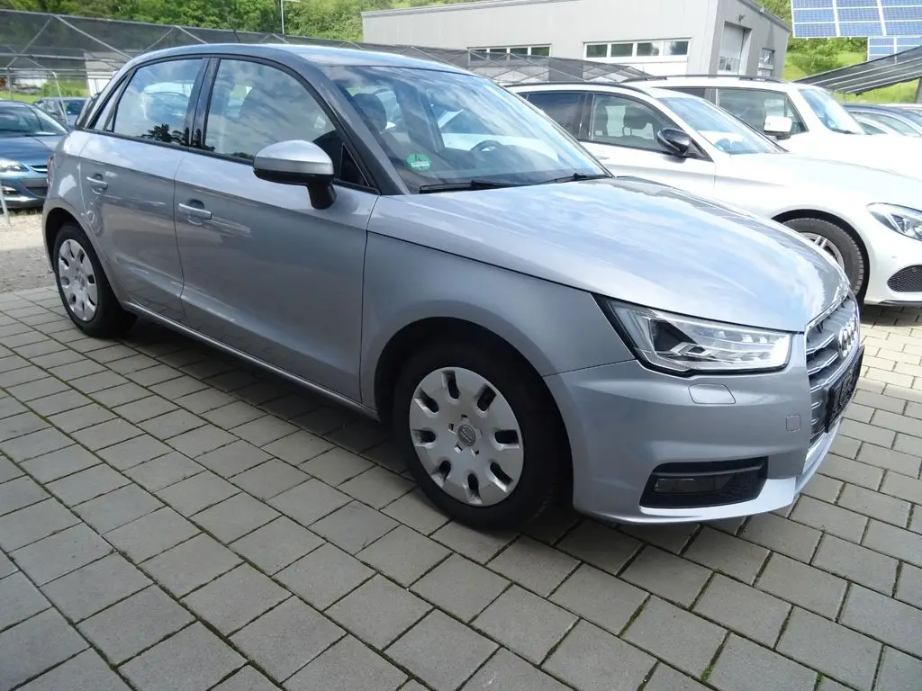 Photo 1 : Audi A1 2015 Essence