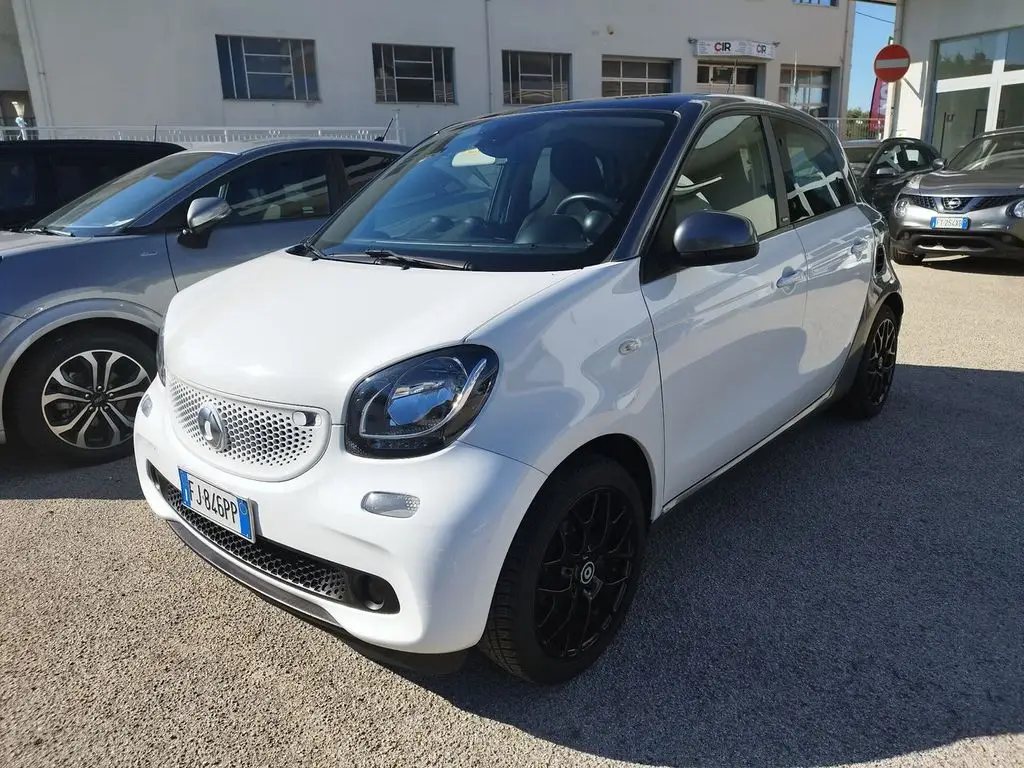 Photo 1 : Smart Forfour 2017 Petrol