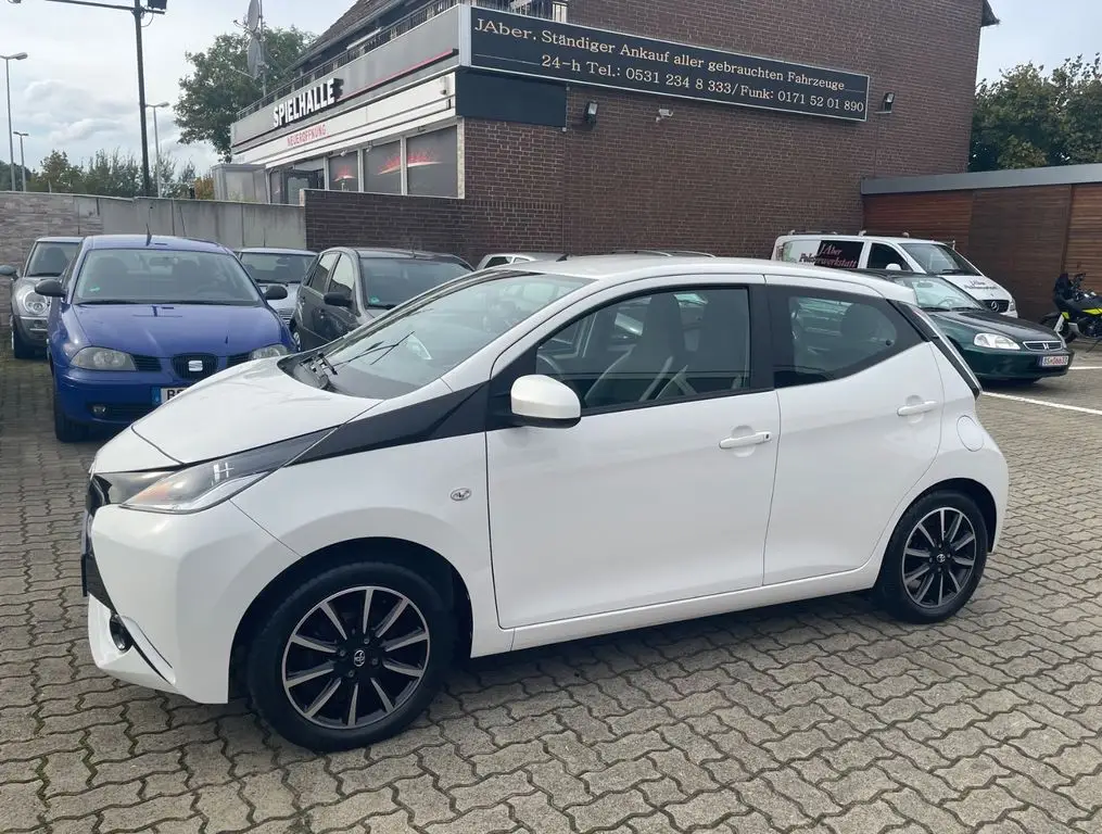 Photo 1 : Toyota Aygo X 2018 Petrol