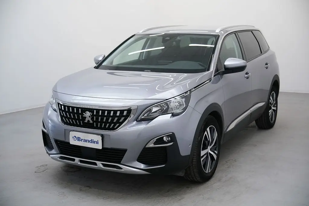 Photo 1 : Peugeot 5008 2020 Essence