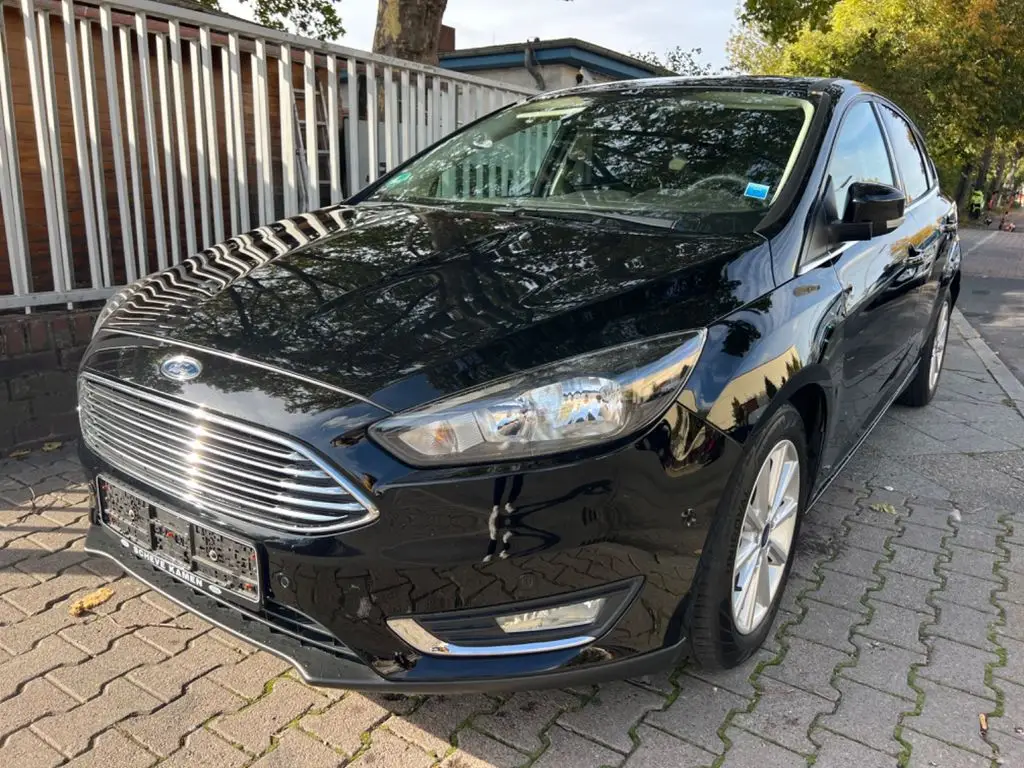 Photo 1 : Ford Focus 2016 Petrol