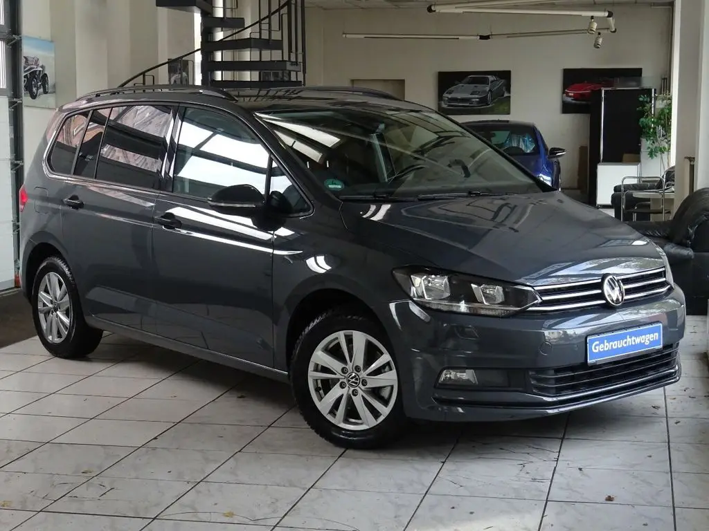 Photo 1 : Volkswagen Touran 2021 Essence