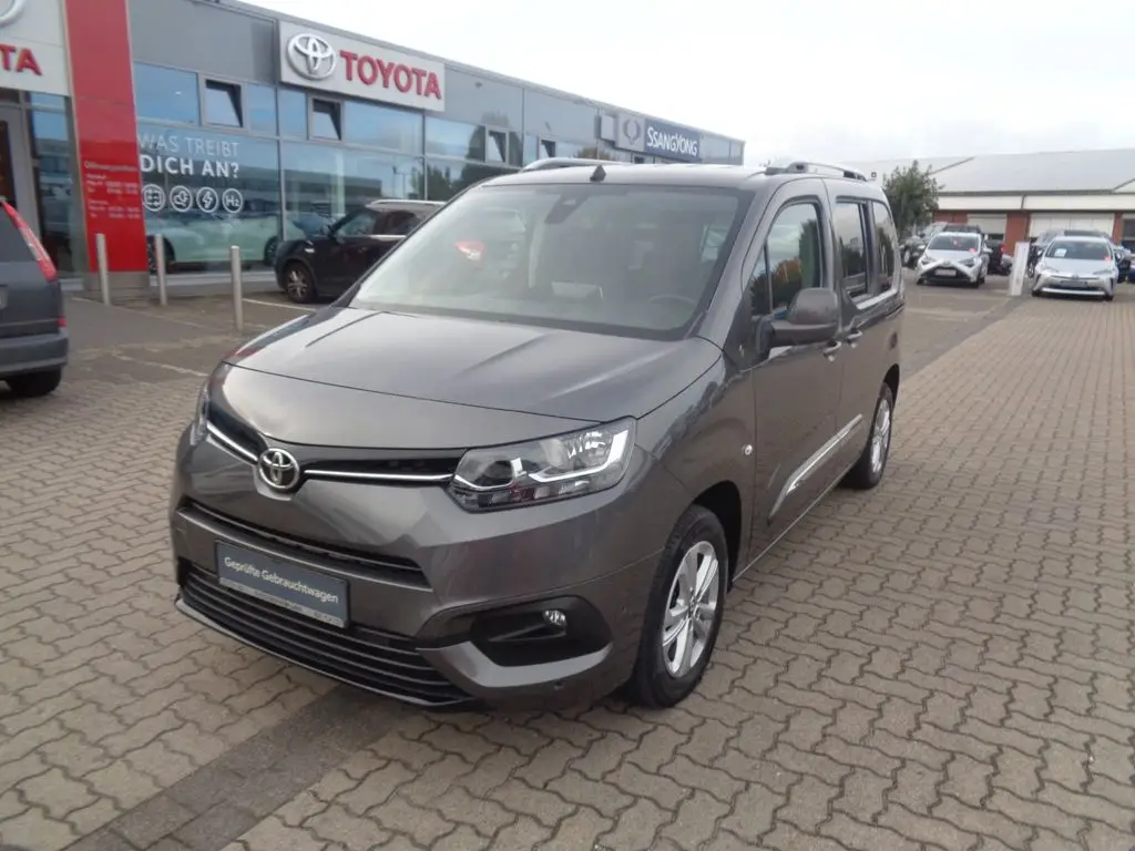 Photo 1 : Toyota Proace 2021 Petrol