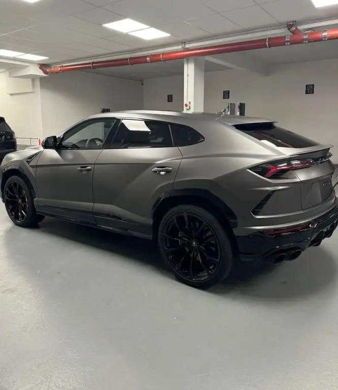 Photo 1 : Lamborghini Urus 2021 Essence