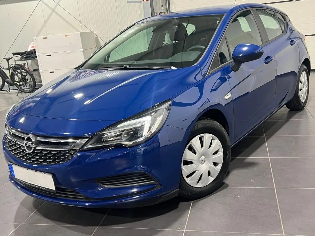 Photo 1 : Opel Astra 2018 Petrol