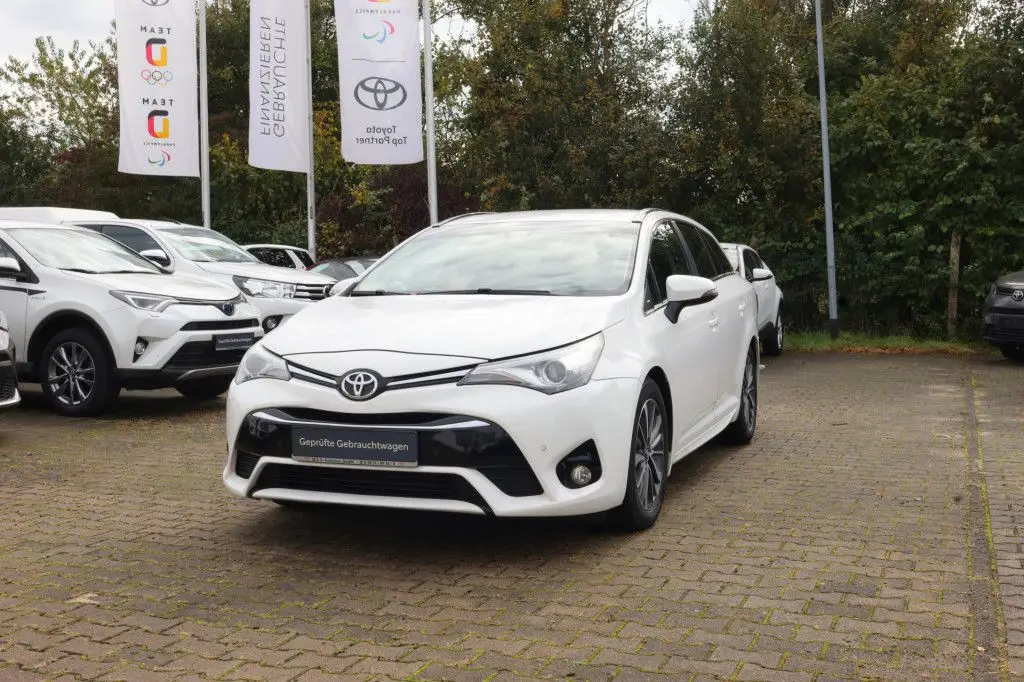 Photo 1 : Toyota Avensis 2017 Diesel