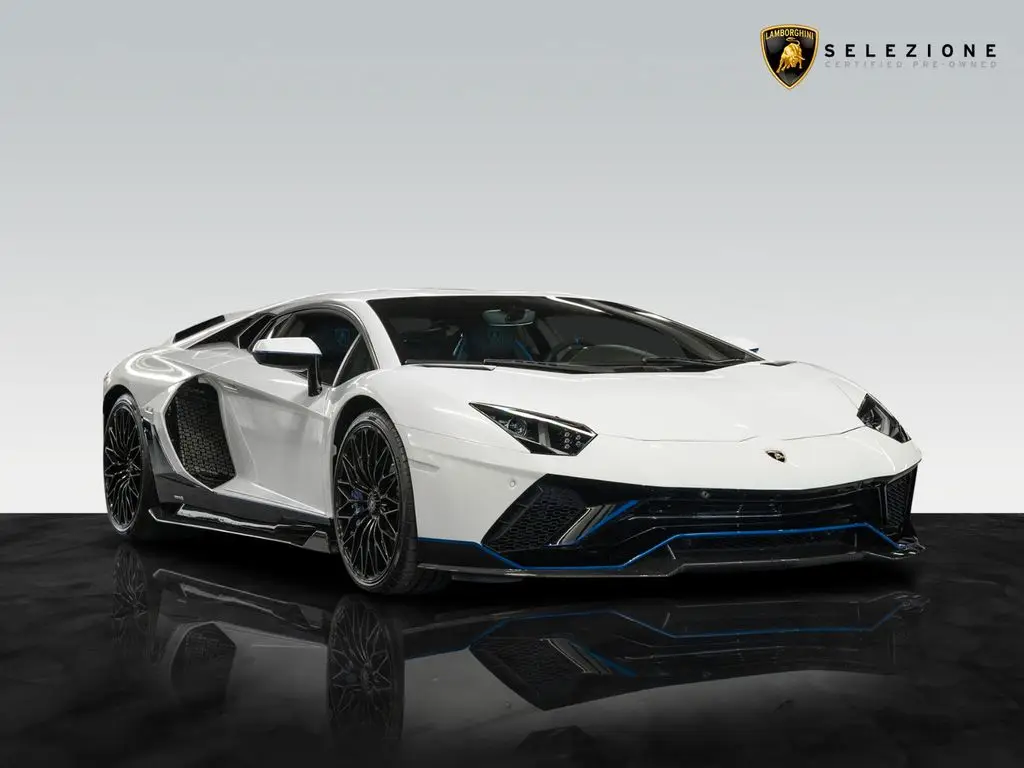 Photo 1 : Lamborghini Aventador 2022 Essence