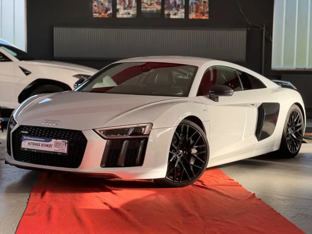 Photo 1 : Audi R8 2018 Petrol