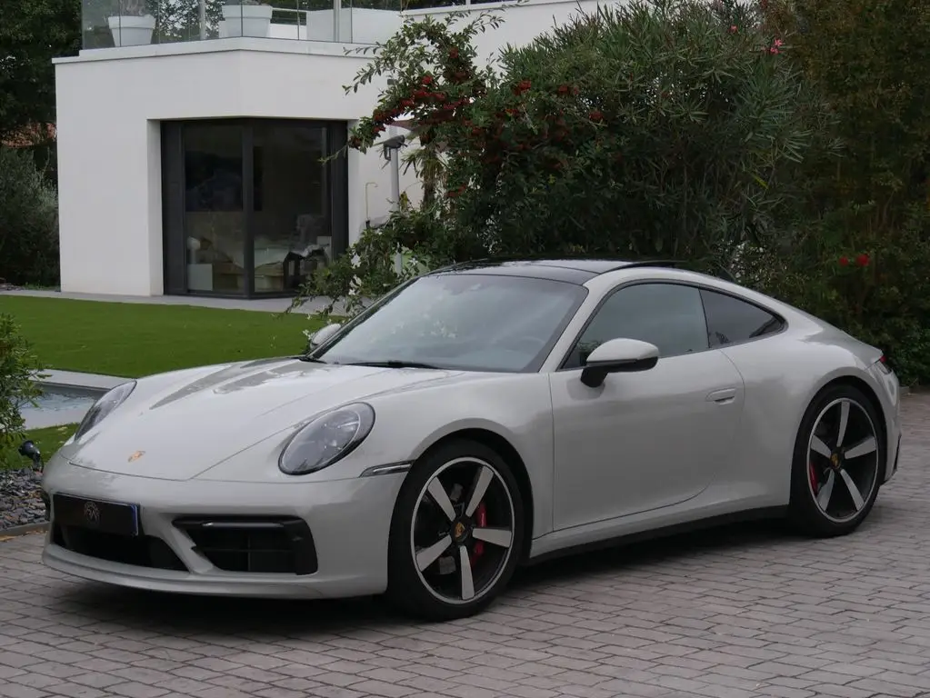 Photo 1 : Porsche 992 2019 Essence