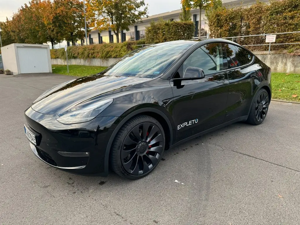 Photo 1 : Tesla Model Y 2022 Non renseigné