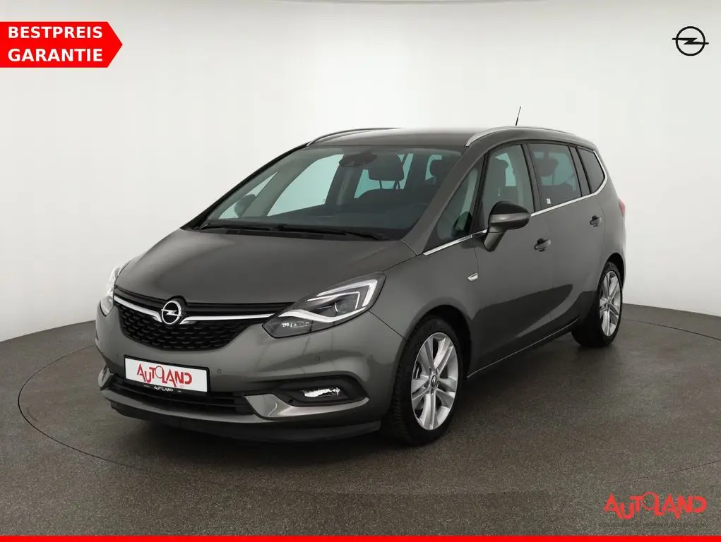 Photo 1 : Opel Zafira 2018 Petrol