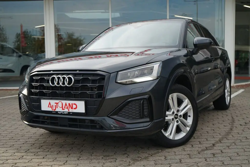 Photo 1 : Audi Q2 2023 Essence