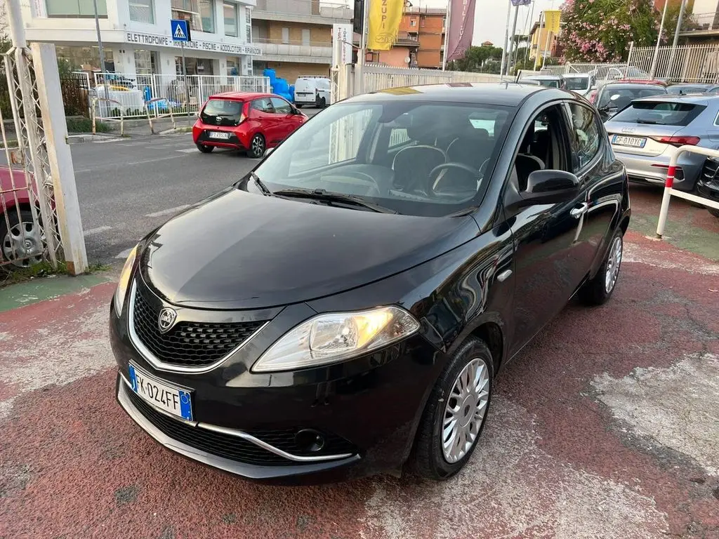 Photo 1 : Lancia Ypsilon 2017 Petrol