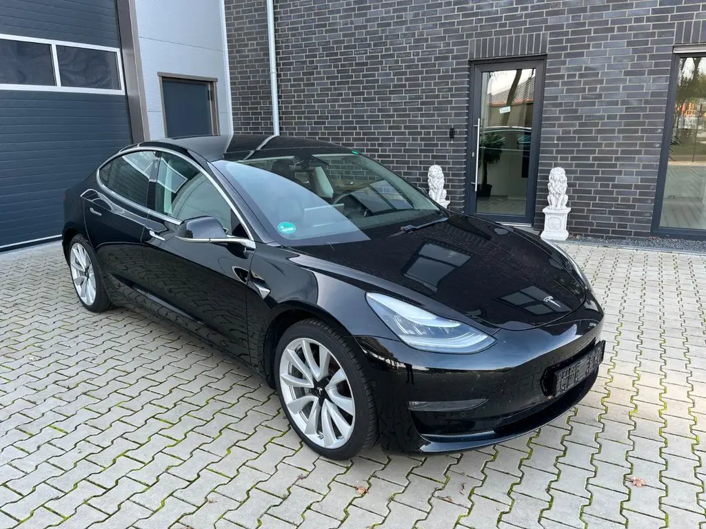 Photo 1 : Tesla Model 3 2020 Non renseigné