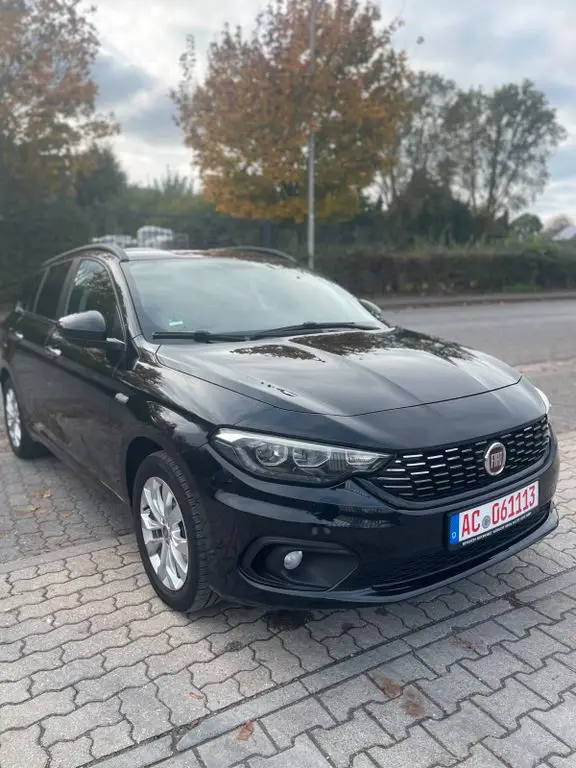 Photo 1 : Fiat Tipo 2017 Petrol