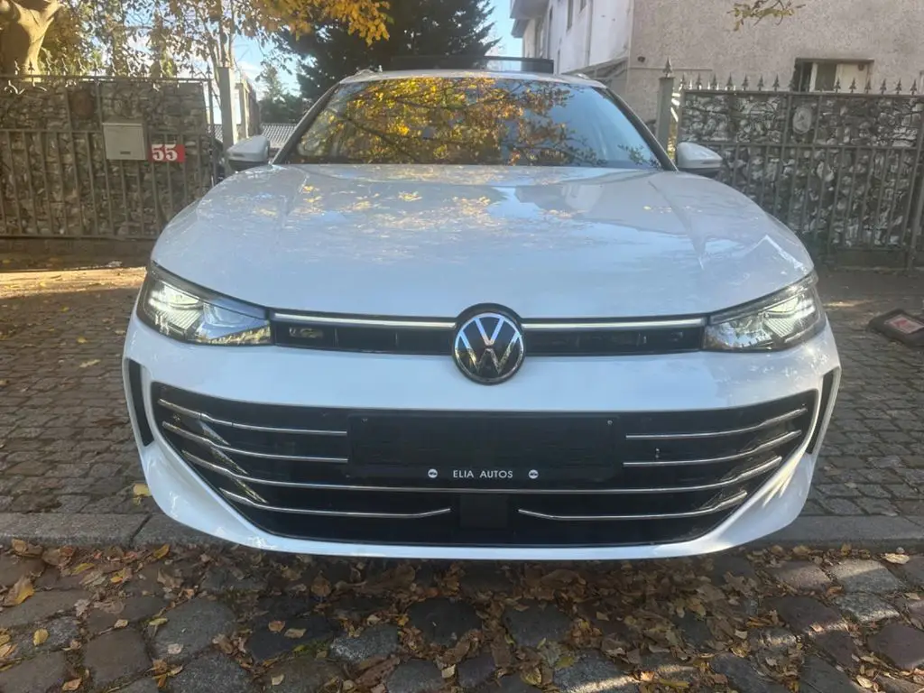 Photo 1 : Volkswagen Passat 2024 Essence