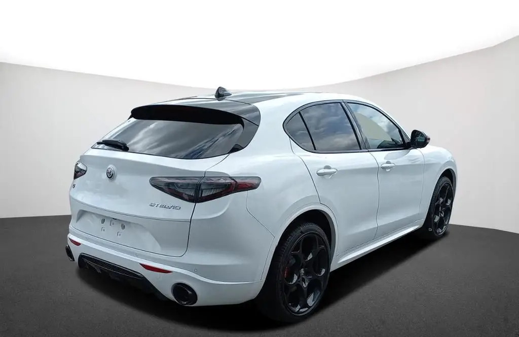 Photo 1 : Alfa Romeo Stelvio 2024 Essence