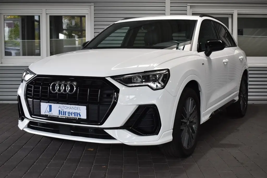 Photo 1 : Audi Q3 2019 Petrol