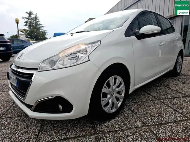 Photo 1 : Peugeot 208 2017 Diesel