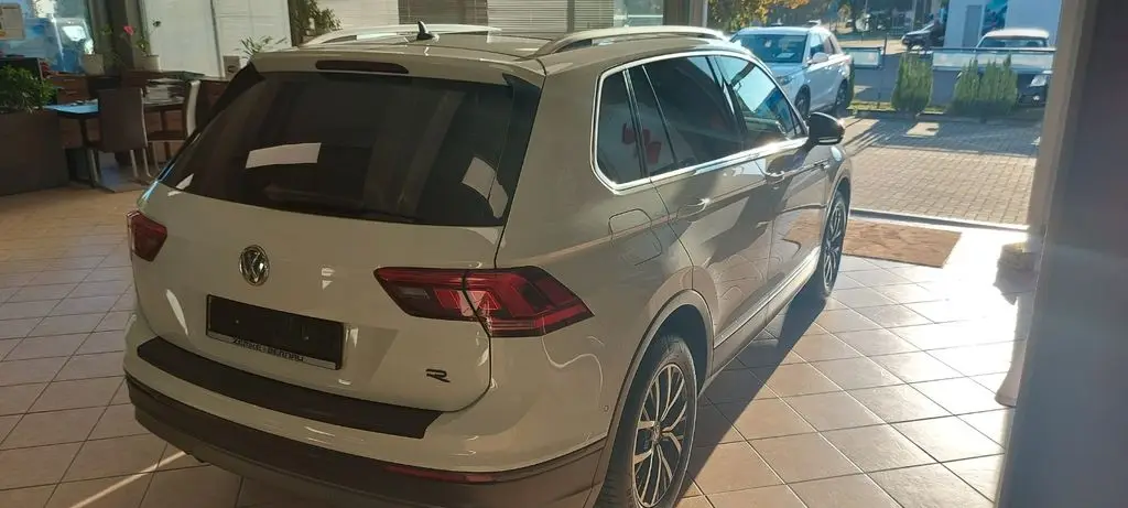 Photo 1 : Volkswagen Tiguan 2019 Essence