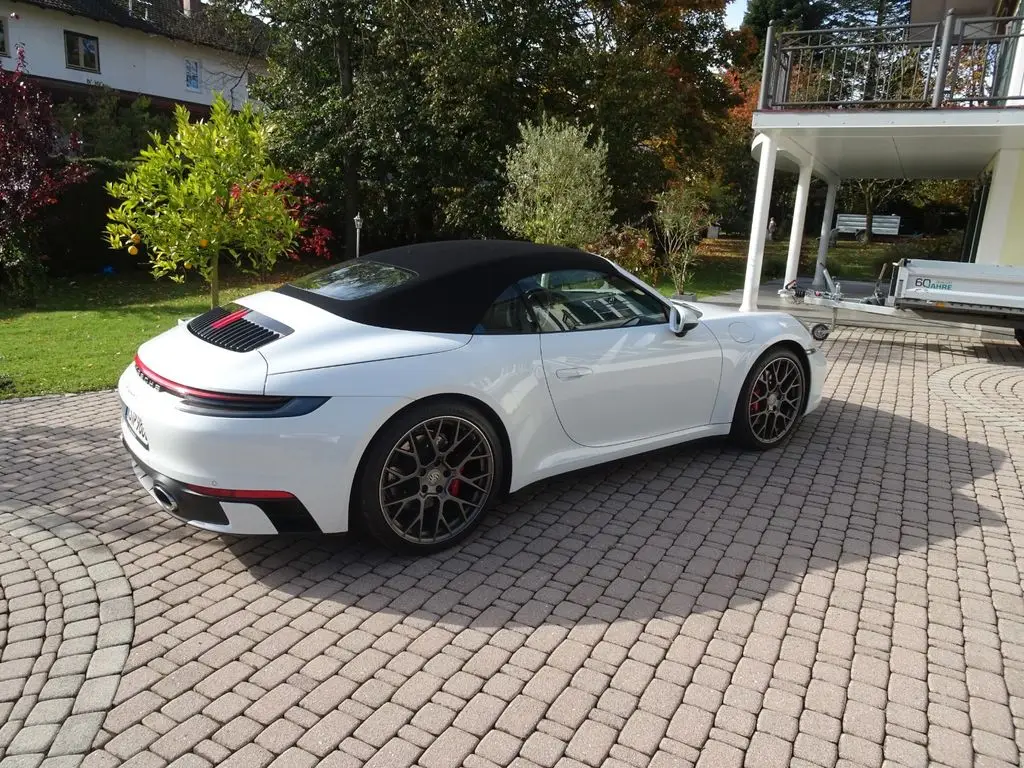 Photo 1 : Porsche 992 2019 Petrol