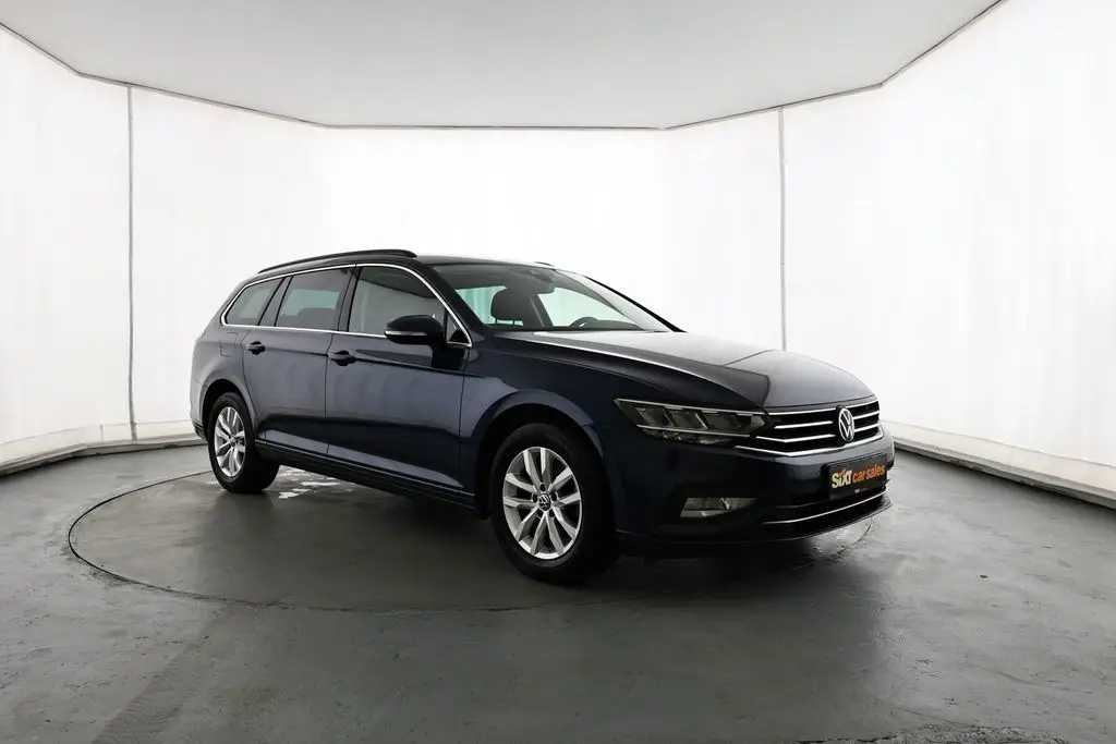 Photo 1 : Volkswagen Passat 2023 Essence